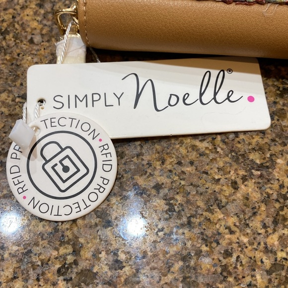 Simply Noelle brand small bag with wrist and shoulder strap. Brand new with tags - Picture 3 of 9